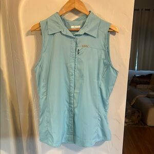 Columbia Women's Light Blue Sleeveless Button Down Shirt